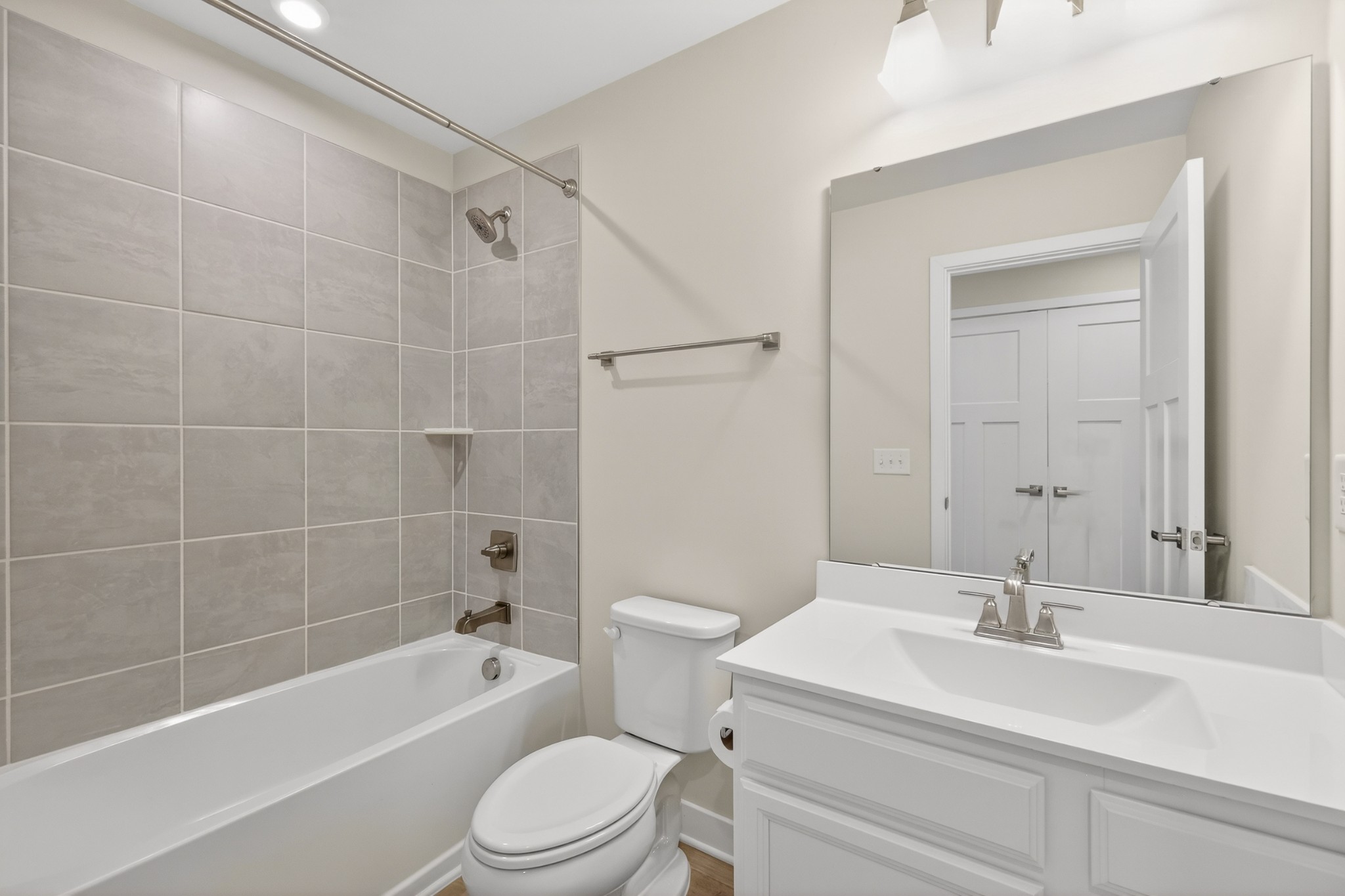 1085 Duncan Street Gallatin, TN 37066 - Photo 26 of 35 a bathroom with a sink a toilet and a bathtub