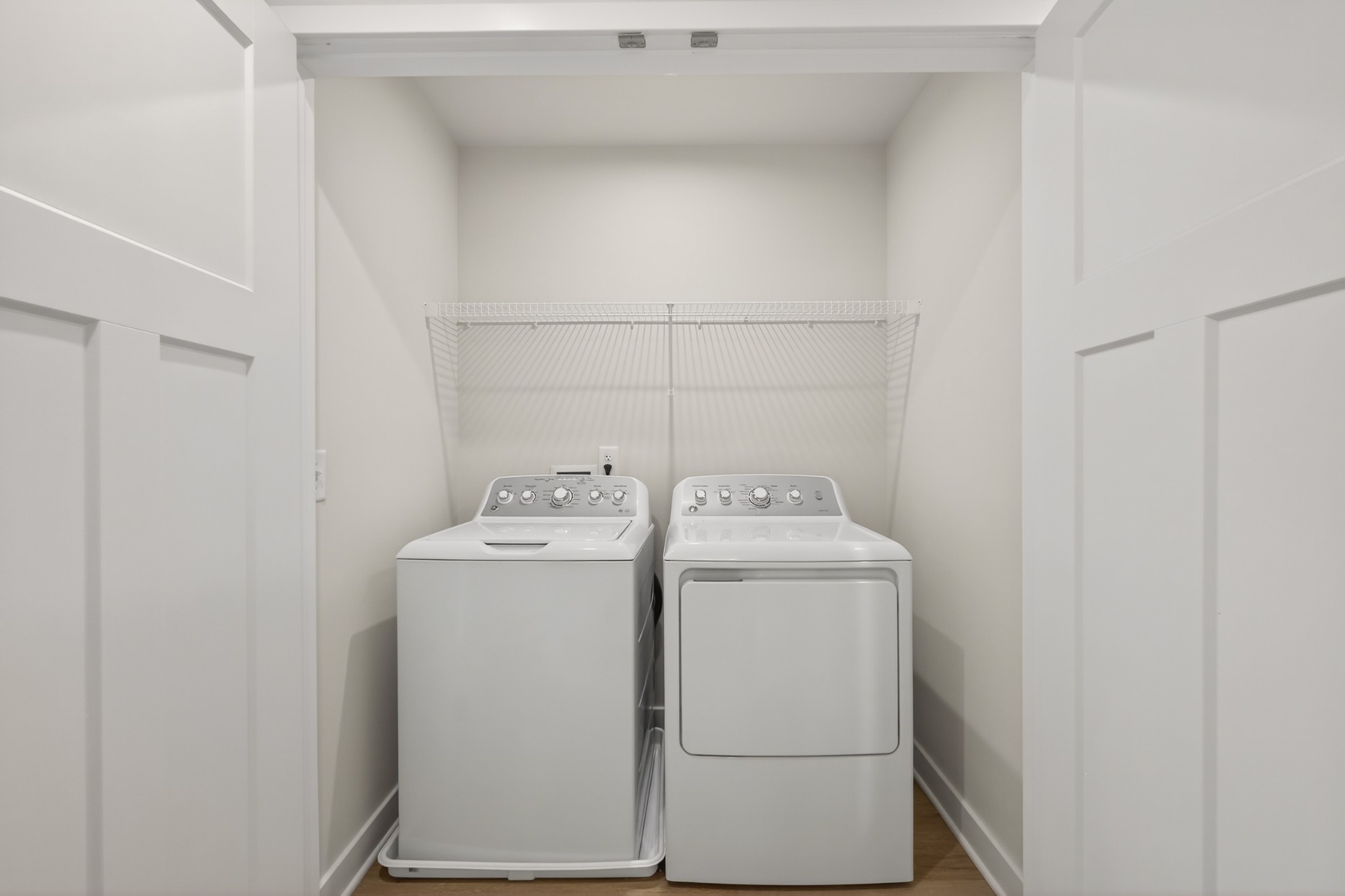 1085 Duncan Street Gallatin, TN 37066 - Photo 27 of 35 a utility room with dryer and washer