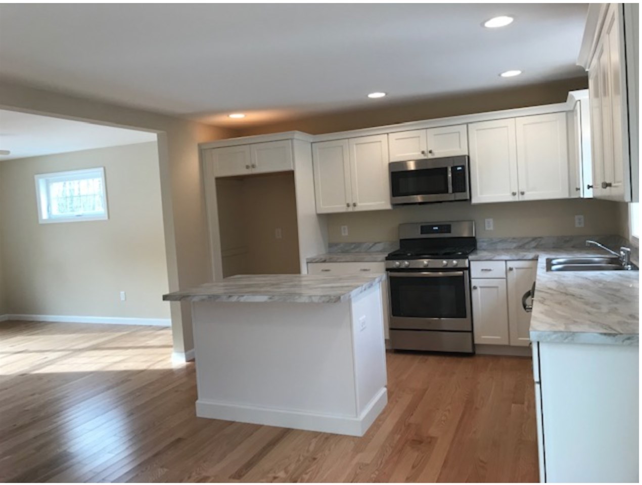 21 Langford Road, Unit 21 Raymond, NH 03077 - Photo 5 of 22