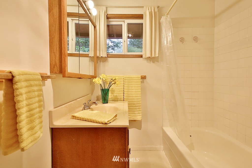 2879 Sunlight Drive Clinton, WA 98236 - Photo 14 of 22 Gallery Image 14