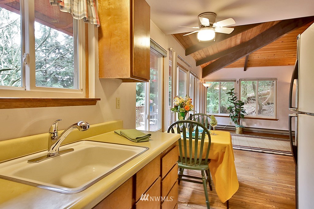 2879 Sunlight Drive Clinton, WA 98236 - Photo 9 of 22 Gallery Image 9