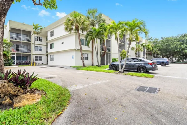 $199,000 | 4215 North University Drive, Unit 305, Sunrise, FL 33351