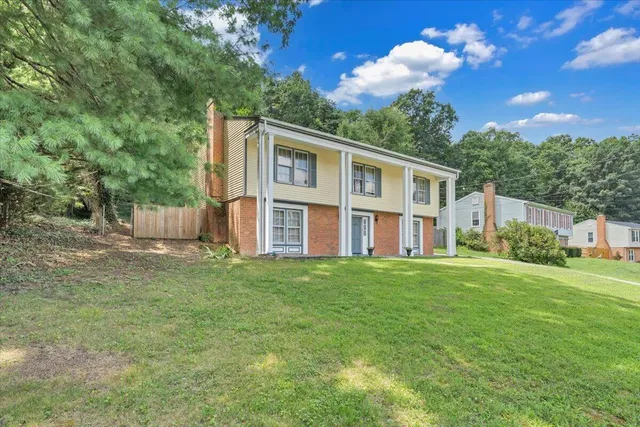 $384,950 | 4005 Chaparral Drive, Roanoke, VA 24018