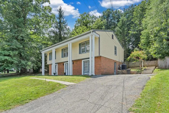 $384,950 | 4005 Chaparral Drive, Roanoke, VA 24018