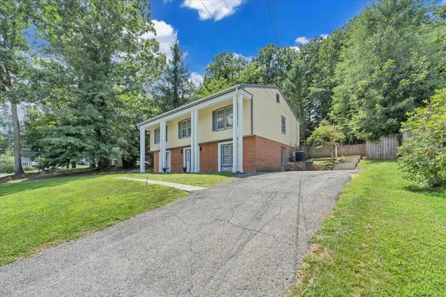 $384,950 | 4005 Chaparral Drive, Roanoke, VA 24018