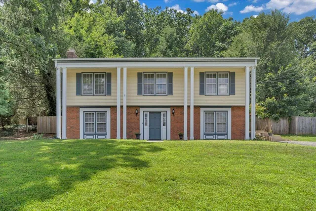 $384,950 | 4005 Chaparral Drive, Roanoke, VA 24018