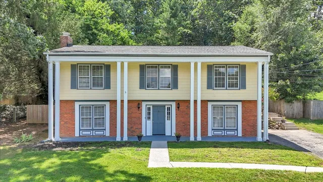 $384,950 | 4005 Chaparral Drive, Roanoke, VA 24018