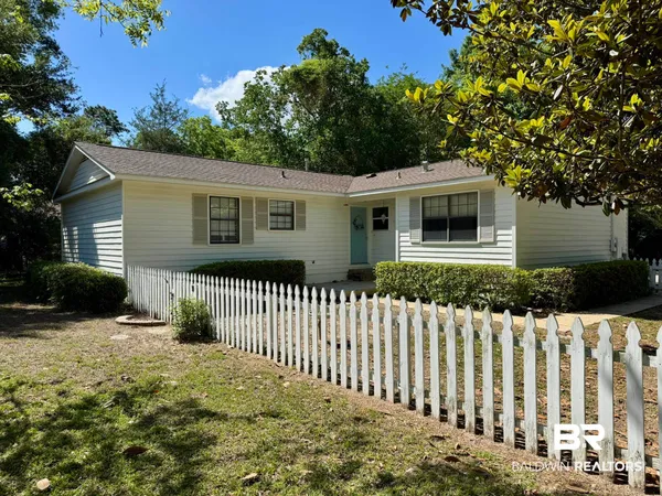 $2,400 | 382 Pecan Avenue, Fairhope, AL 36532