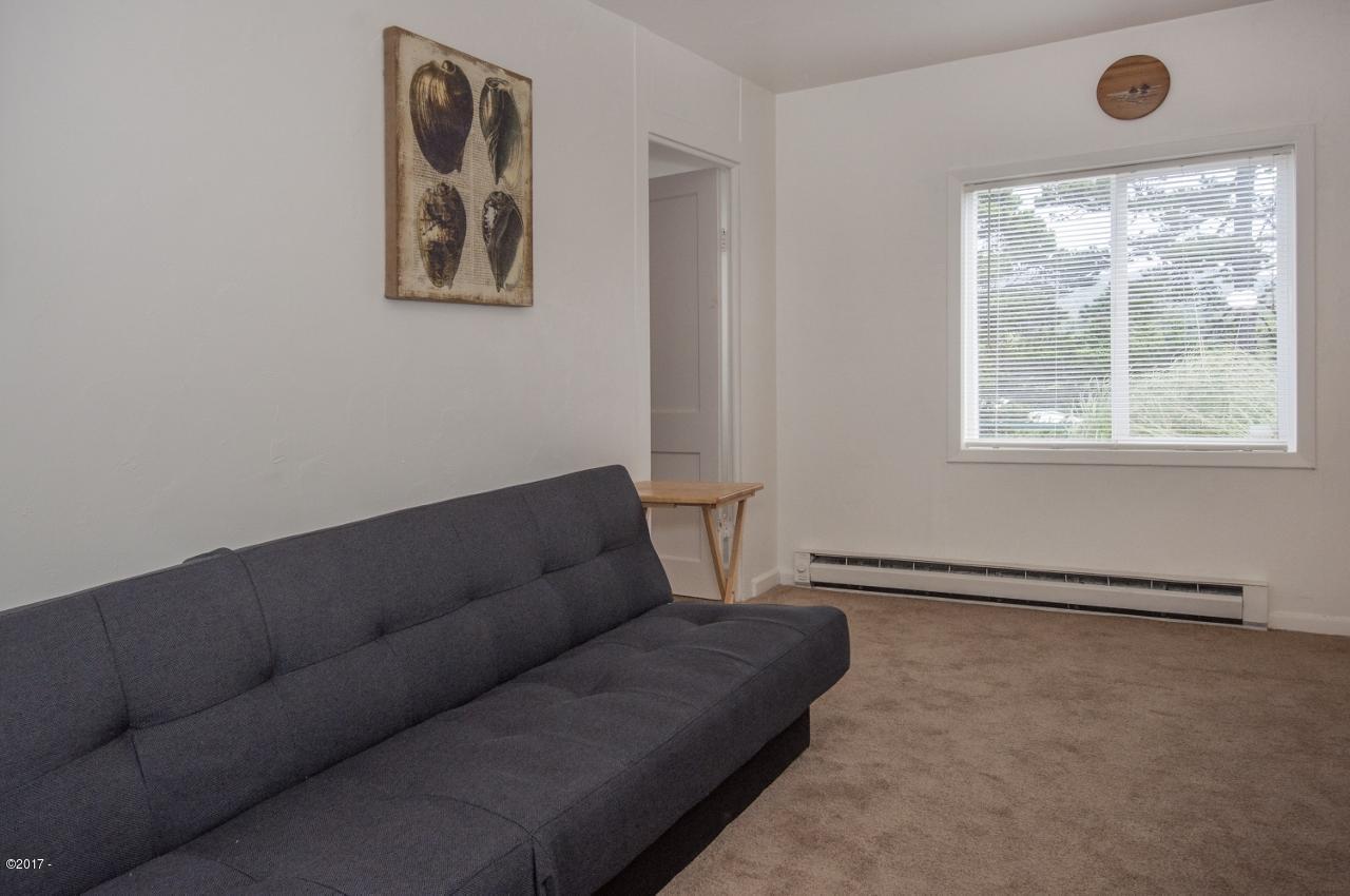 20 Graham Street Depoe Bay, OR 97341 - Photo 11 of 42 Unit 1 - View 8 (1280x850)