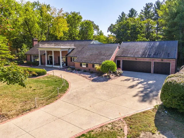 $699,000 | 2001 Cloud Street, Bloomington, IL 61701