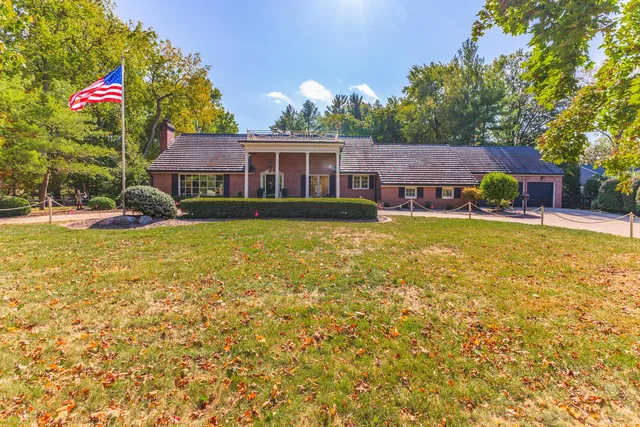 $699,000 | 2001 Cloud Street, Bloomington, IL 61701