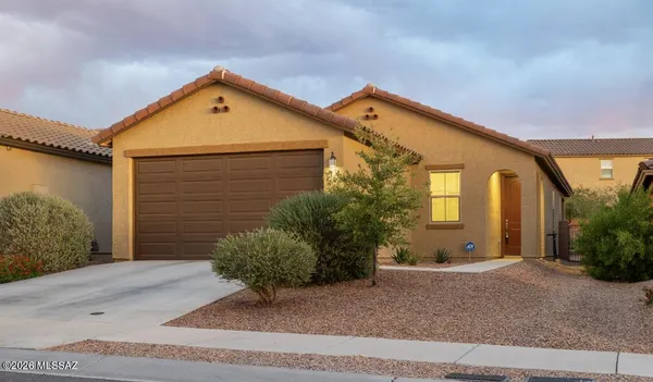 $359,900 | 13166 East Iron Chief Drive, Tucson, AZ 85747