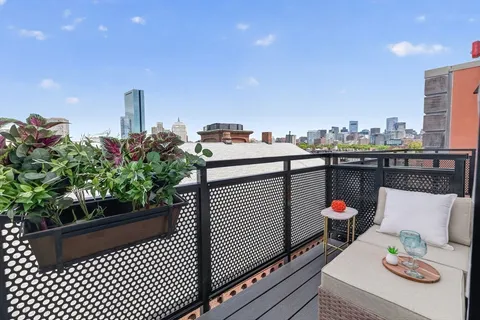 $1,300,000 | 1395 Washington Street, Unit PH605, Boston, MA 02118