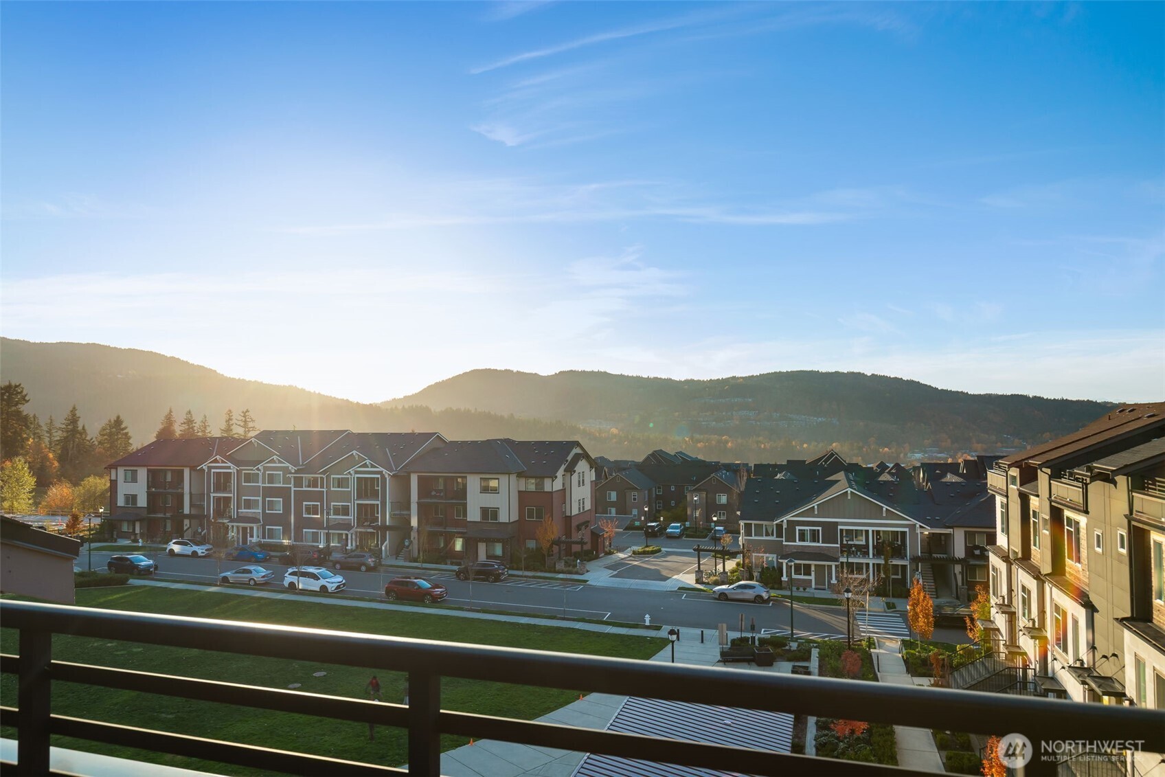 960 6th Walk Northeast Issaquah, WA 98029 - Photo 2 of 39