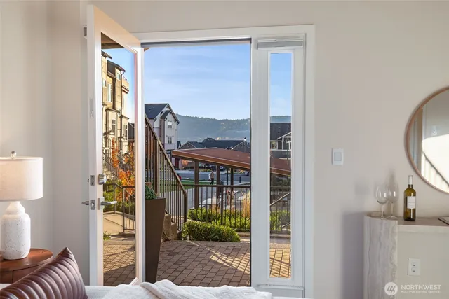 $1,298,000 | 960 6th Walk Northeast, Issaquah, WA 98029