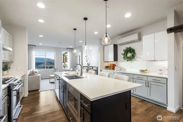 $1,298,000 | 960 6th Walk Northeast, Issaquah, WA 98029