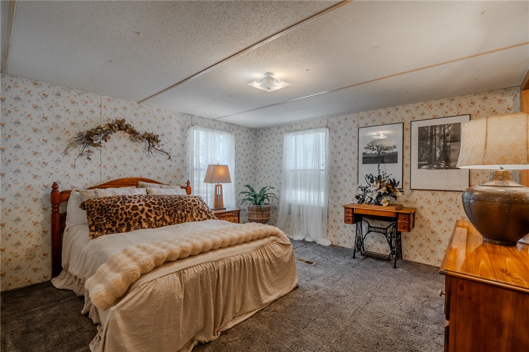 121 Kountry Lane Walhalla, SC 29691 - Photo 13 of 31 This cozy bedroom offers a tranquil retreat with ample natural light.