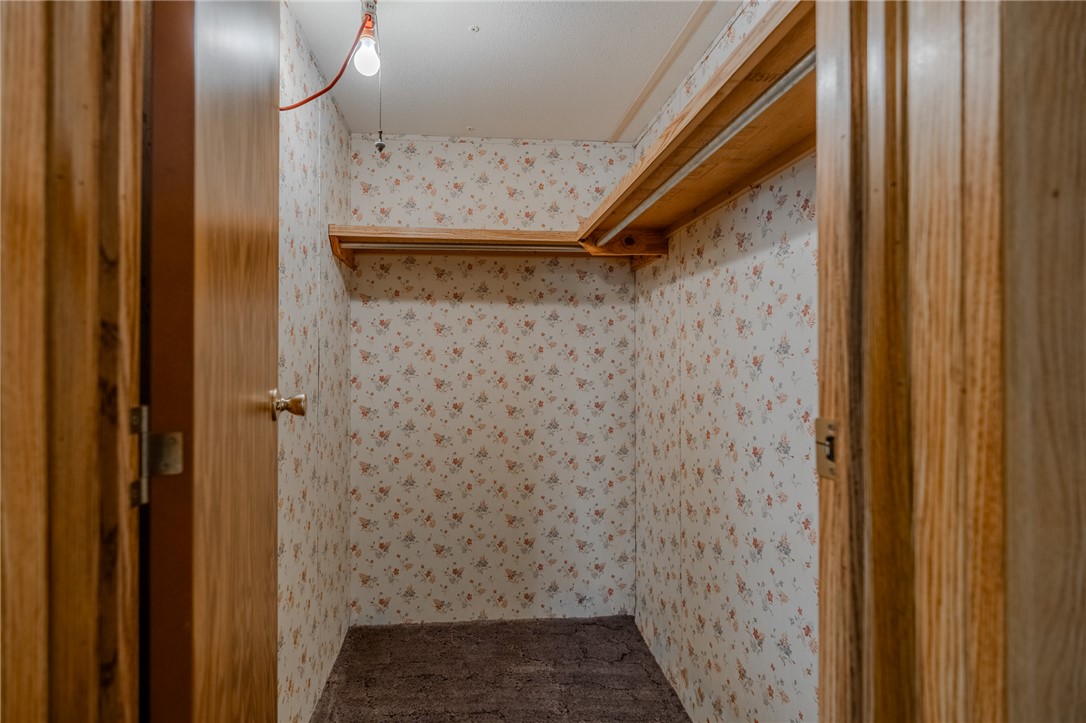 121 Kountry Lane Walhalla, SC 29691 - Photo 26 of 31 Functional walk-in closet.