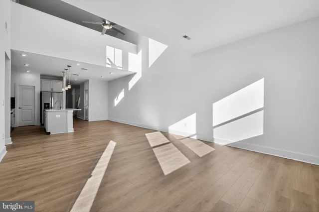 a view of entryway and kitchen