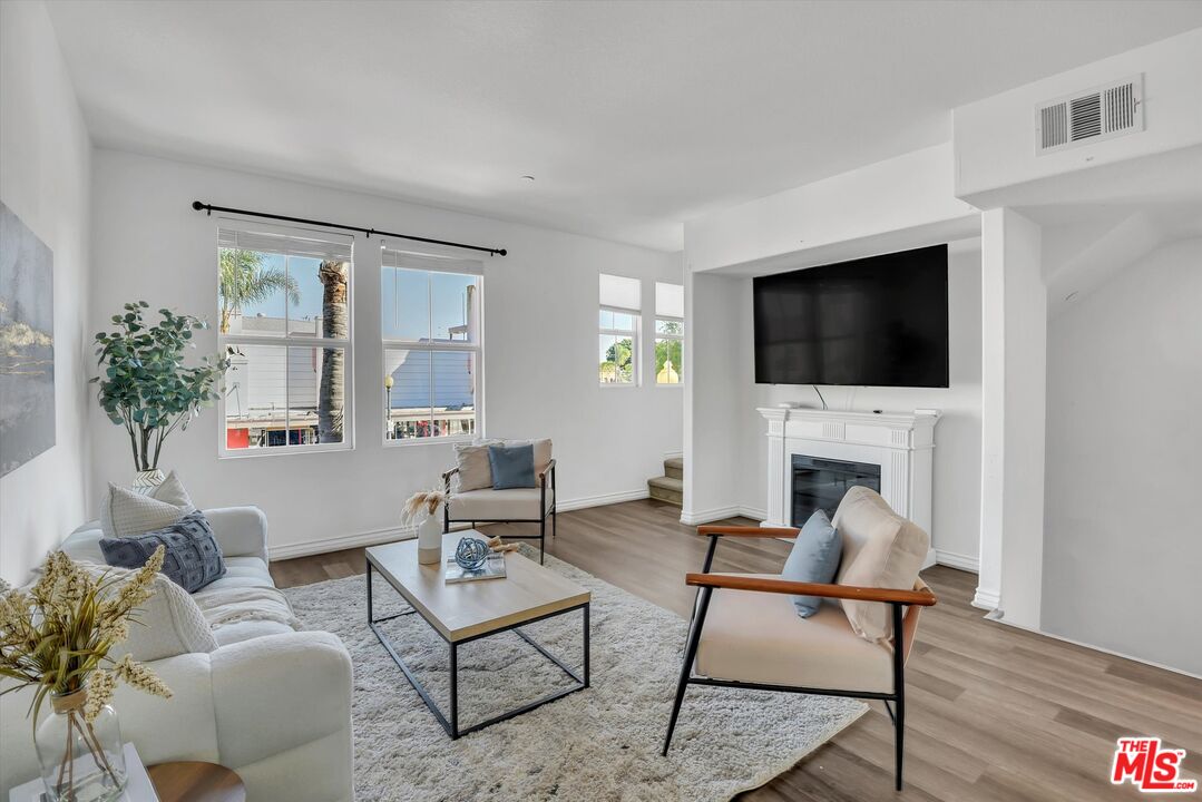 659 South A Street Oxnard, CA 93030 - Photo 2 of 17