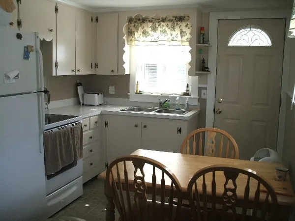 $1,600 | 10 John Street, Narragansett, RI 02882