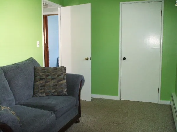 $1,600 | 10 John Street, Narragansett, RI 02882