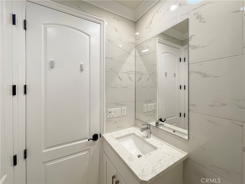 2 Stallion Road Rancho Palos Verdes, CA 90275 - Photo 16 of 46