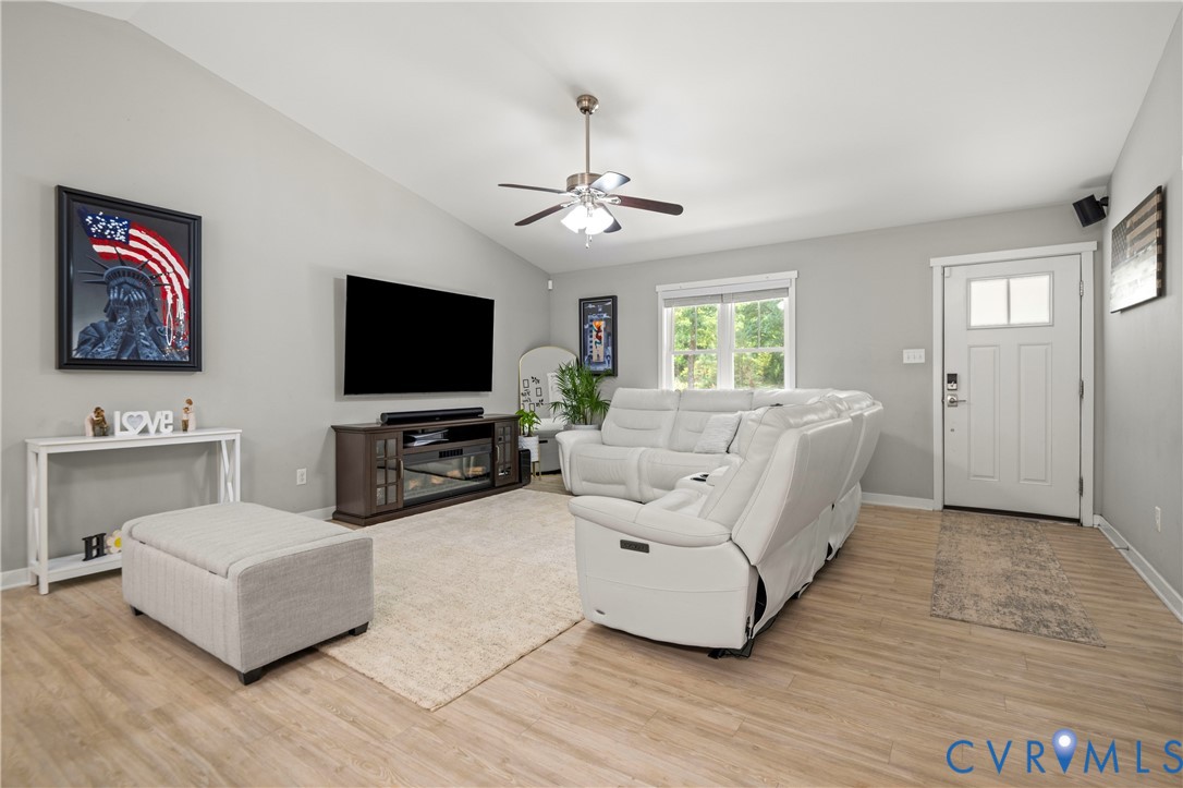 3340 Pleasants Road Powhatan, VA 23139 - Photo 4 of 37