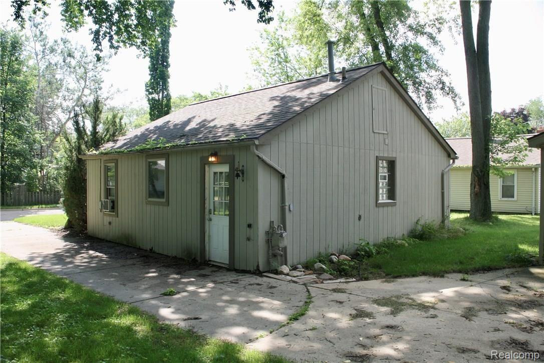 102 Fraser Street Rochester, MI 48307 - Photo 9 of 10 fullsizeoutput_d2.jpeg