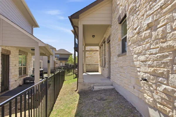 a view of a pathway of a house