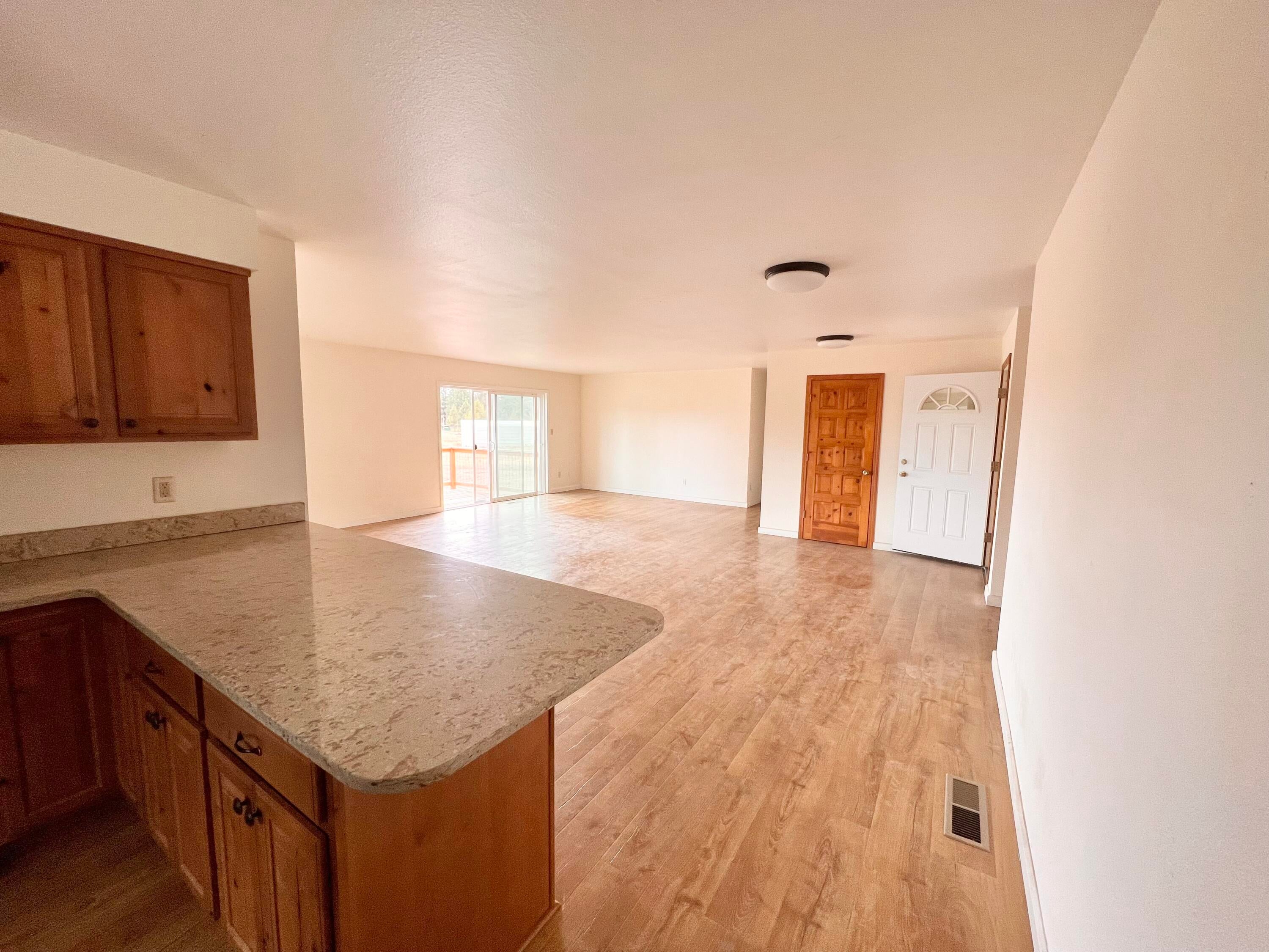 9615 Williamson River Road Chiloquin, OR 97624 - Photo 11 of 60 Kitchen/Main