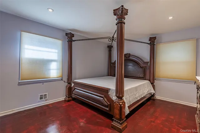 $1,550,000 | 244-19 Grand Central Parkway | Douglaston