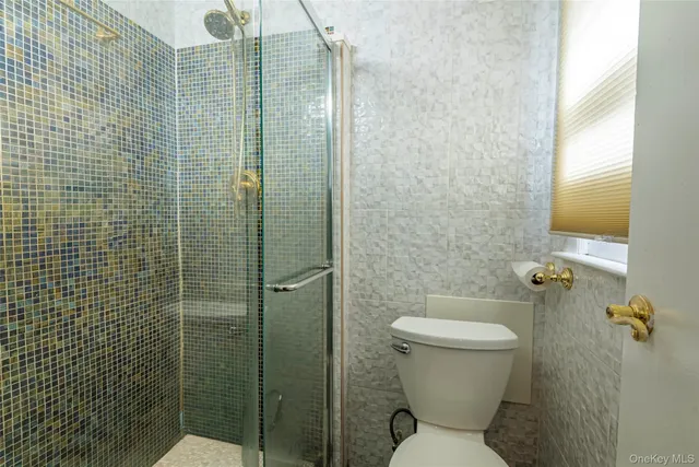 $1,550,000 | 244-19 Grand Central Parkway | Douglaston