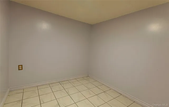 $1,550,000 | 244-19 Grand Central Parkway | Douglaston