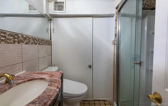 $1,550,000 | 244-19 Grand Central Parkway | Douglaston