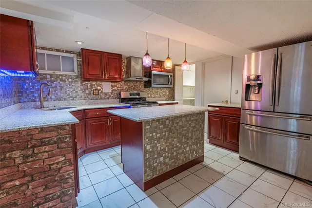 $1,550,000 | 244-19 Grand Central Parkway | Douglaston