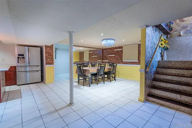 $1,550,000 | 244-19 Grand Central Parkway | Douglaston