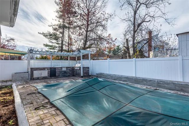 $1,550,000 | 244-19 Grand Central Parkway | Douglaston