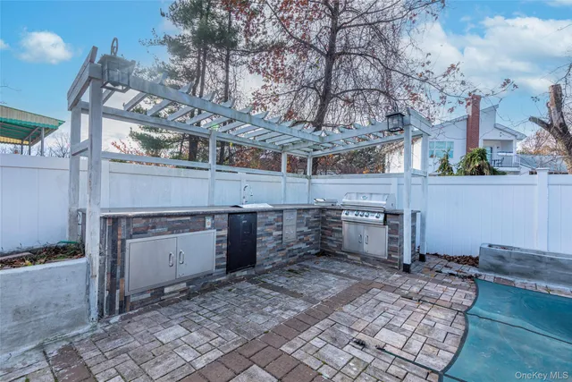 $1,550,000 | 244-19 Grand Central Parkway | Douglaston