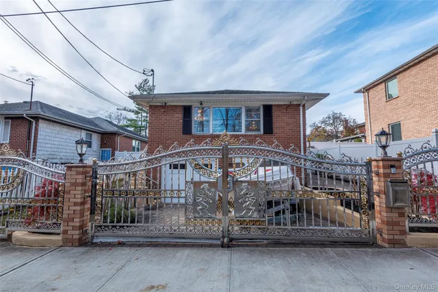 $1,550,000 | 244-19 Grand Central Parkway | Douglaston