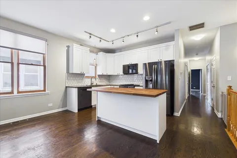 $689,000 | 4315 North Richmond Street, Unit 1N, Chicago, IL 60618