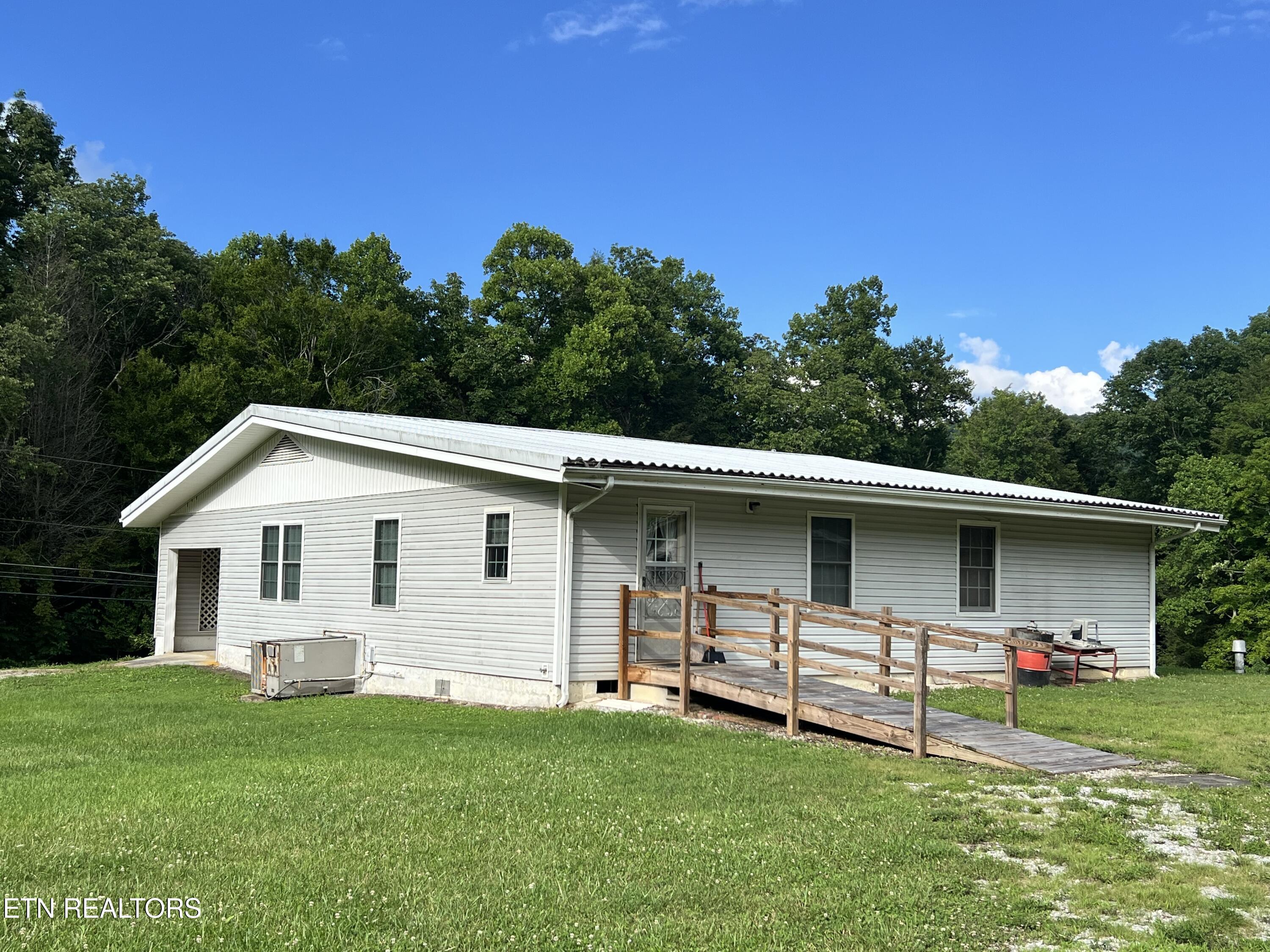 2750 Buffalo Road Oneida, TN 37841 - Photo 6 of 24 Front 5