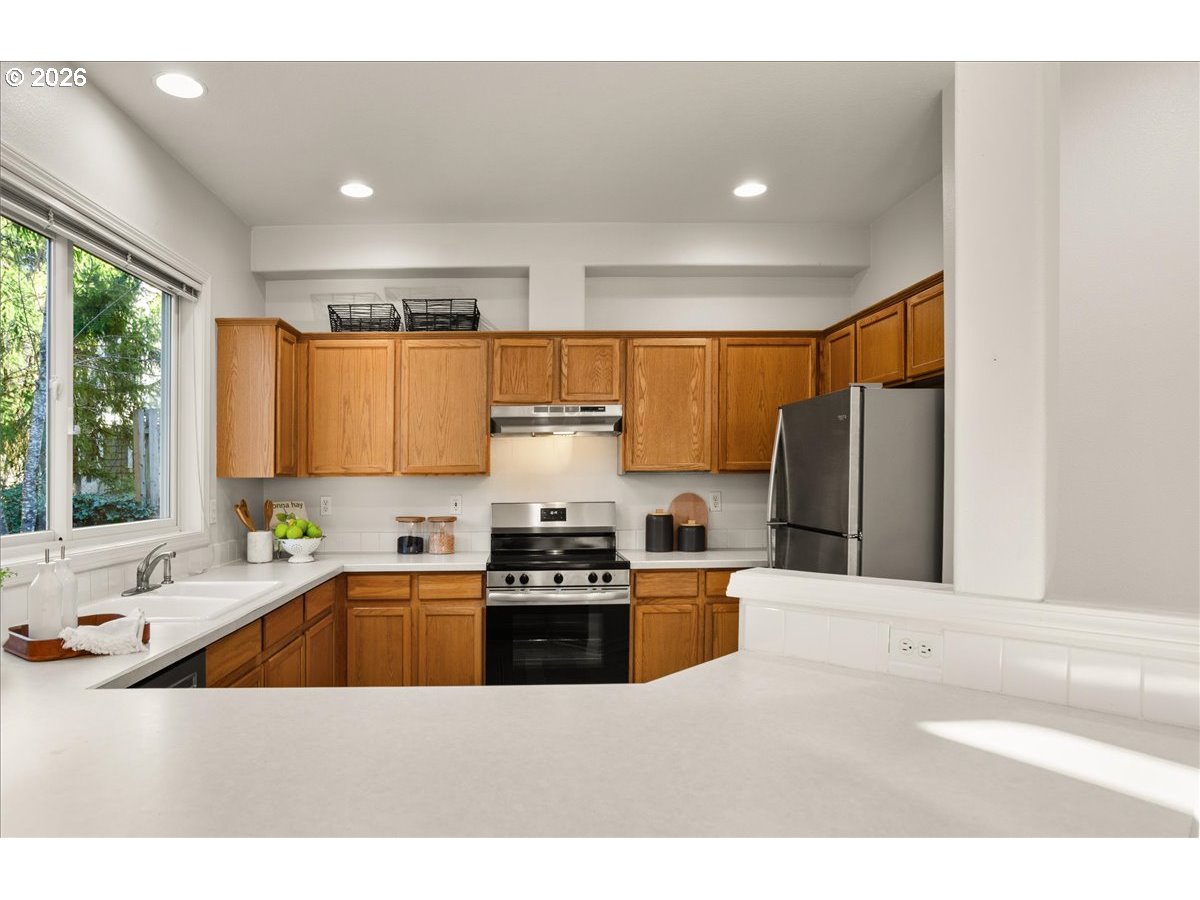 7415 Southwest Neptune Terrace Beaverton, OR 97007 - Photo 12 of 34 Kitchen
