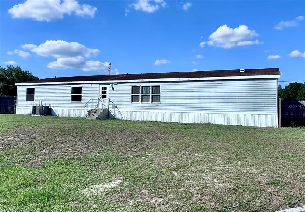 4300 Meadow Ridge Avenue Mulberry, FL 33860 - Photo 20 of 25 a view of backyard with seating space