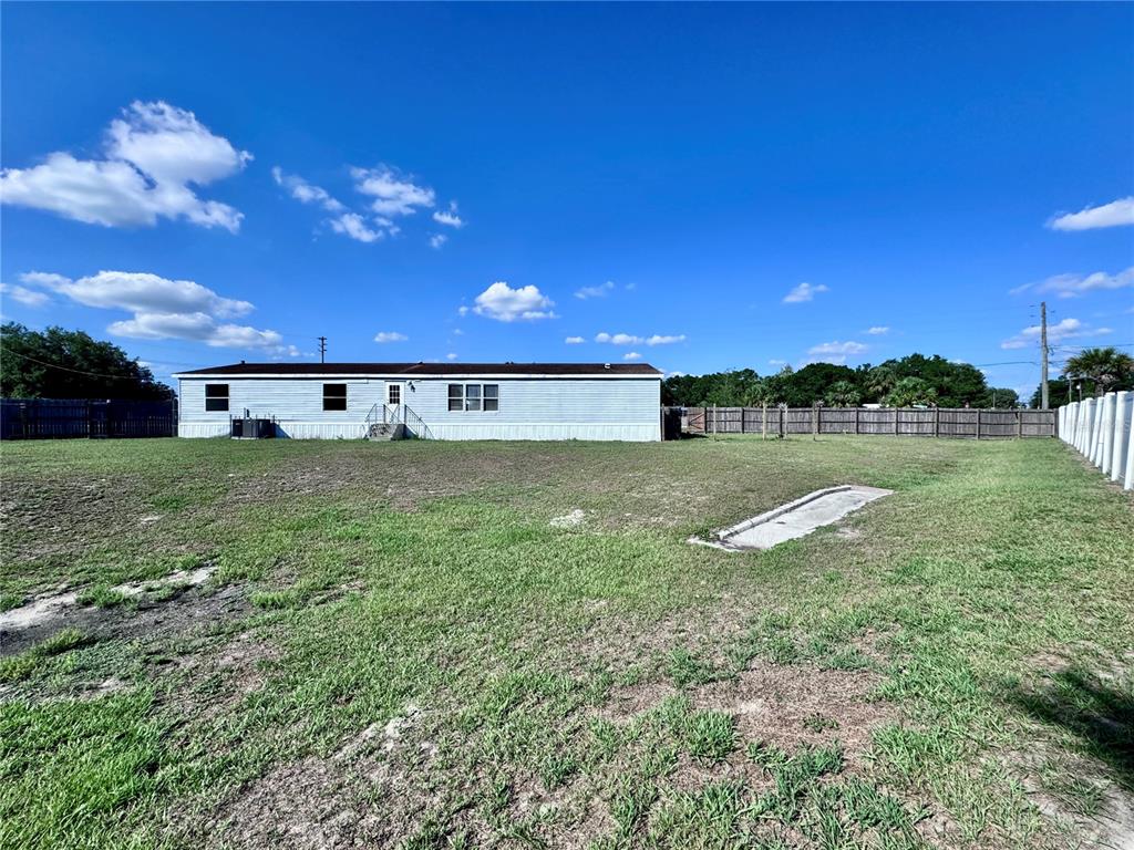 4300 Meadow Ridge Avenue Mulberry, FL 33860 - Photo 21 of 25 a view of a golf course with a lake
