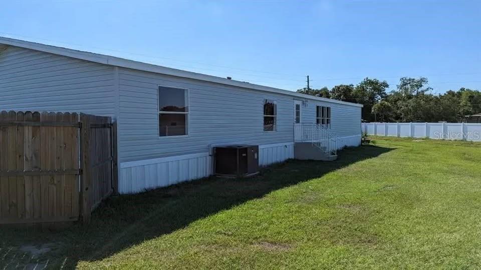 4300 Meadow Ridge Avenue Mulberry, FL 33860 - Photo 23 of 25 a view of back yard of the house