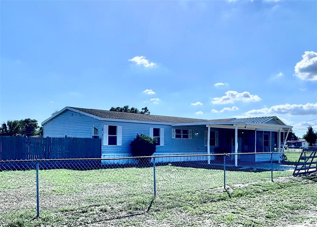 4300 Meadow Ridge Avenue Mulberry, FL 33860 - Photo 4 of 25 a view of a house with a yard