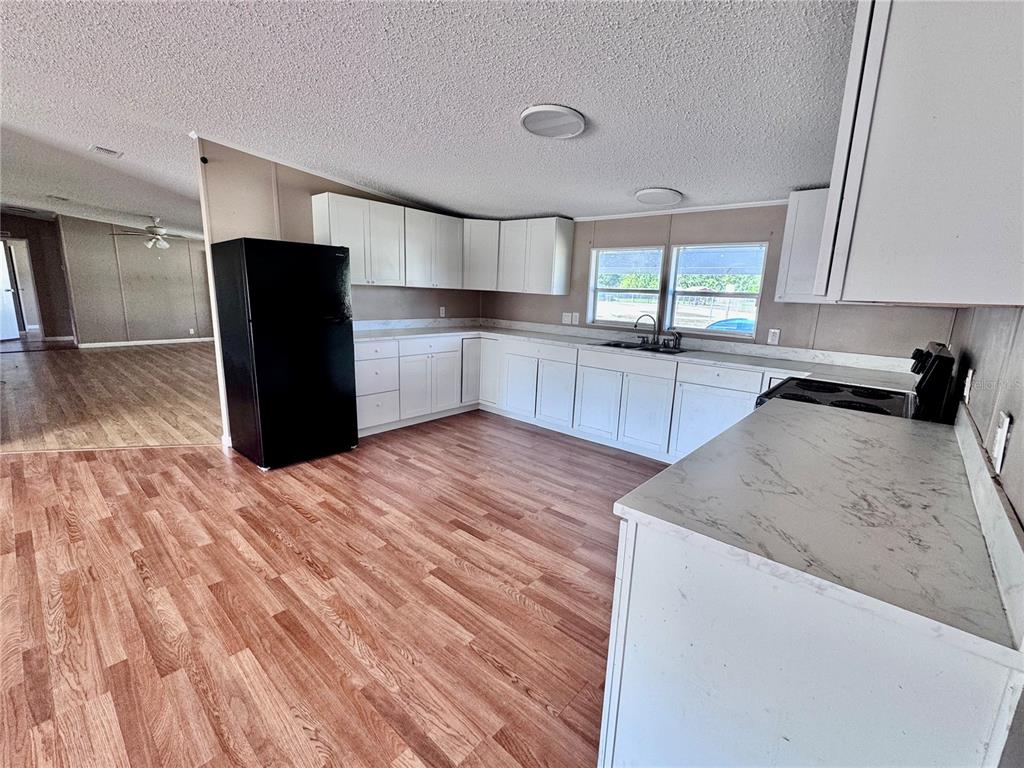 4300 Meadow Ridge Avenue Mulberry, FL 33860 - Photo 7 of 25 a kitchen with stainless steel appliances granite countertop a refrigerator and a sink