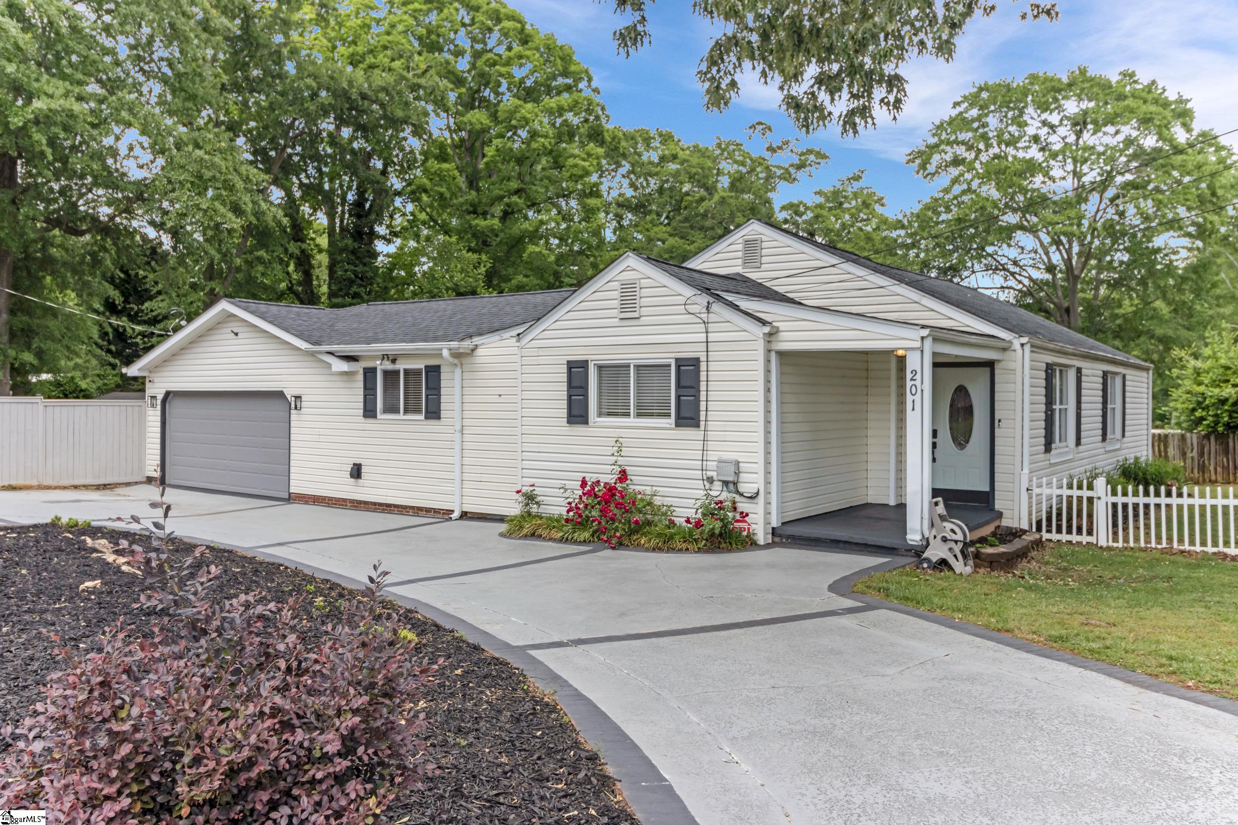 201 South Pliney Circle Simpsonville, SC 29681 - Photo 1 of 35