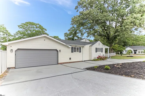 $449,900 | 201 South Pliney Circle, Simpsonville, SC 29681
